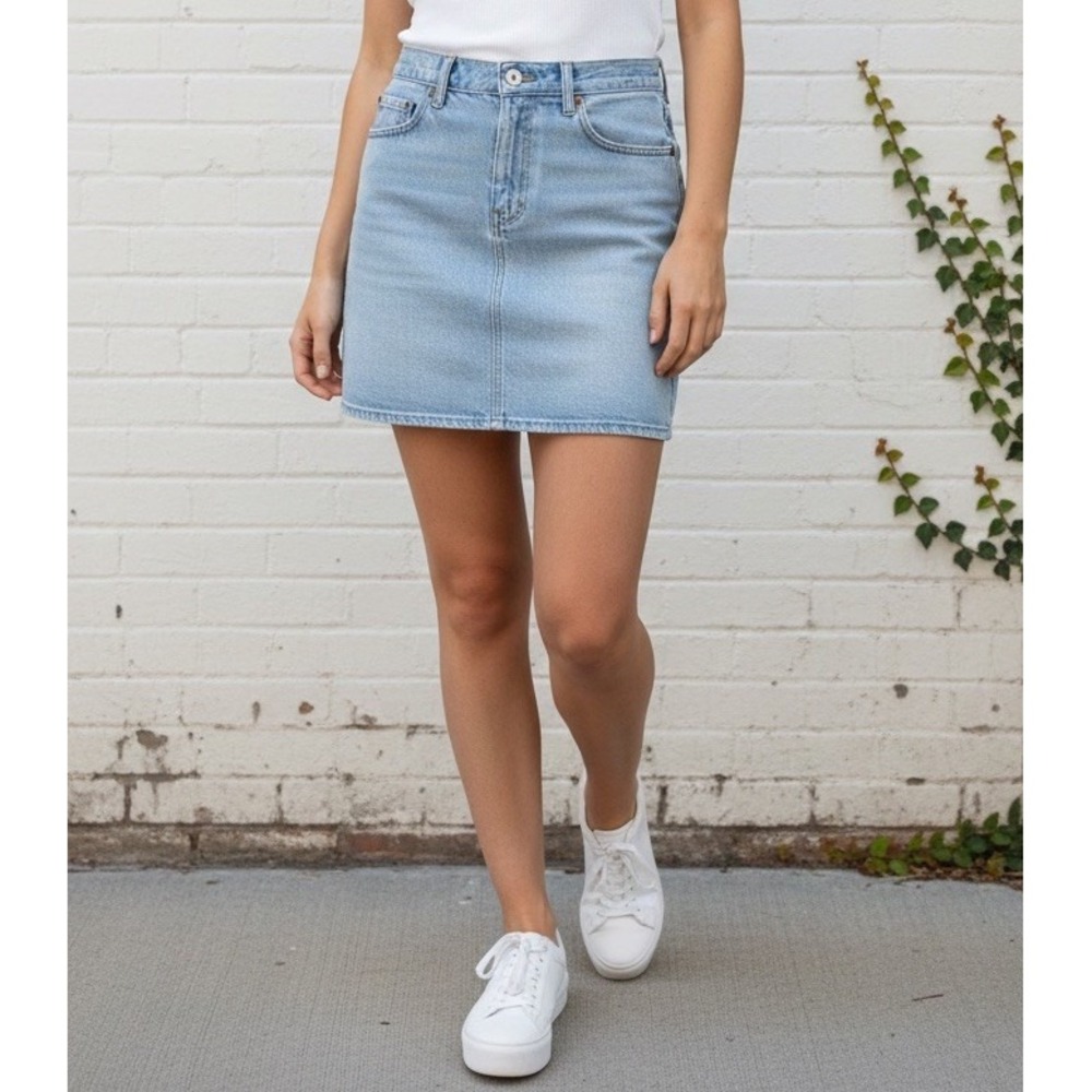 Levi's Deconstructed Denim Mini Skirt Light Wash Size 31 High Rise Cotton